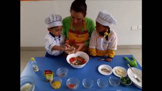 Receta fácil para niños  Mini Chef  Cocinando con la Miss Julia  Ensalada Multicolor [upl. by Luehrmann737]