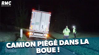 Un camion piégé dans la boue [upl. by Analos]