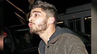 Zayn Malik Fights With Paparazzi For Niall Horan At LAX  One Direction Attacked [upl. by Zitah]