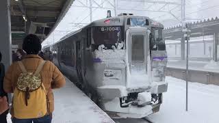 函館ライナー 函館駅 雪の中 車内めちゃめちゃ綺麗で静かで感激のディーゼル車両！ [upl. by Leind]