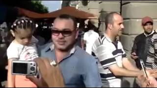 Le Roi Mohammed VI dans les rues de Tunis 2 [upl. by Oirifrop]