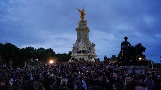 Thousands sing emotional rendition of UK national anthem at Buckingham Palace [upl. by Todhunter]