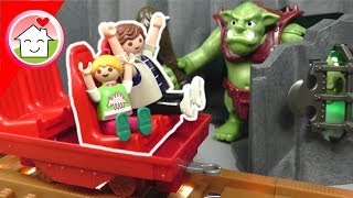 Playmobil Film deutsch  Die Geisterburg  Familie Hauser in der Geisterbahn in der Burg [upl. by Yenruoj378]