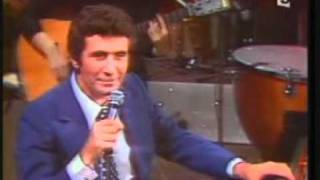 Gilbert Becaud  Un peu damour et damitié Little Love and Understanding [upl. by Crutcher906]