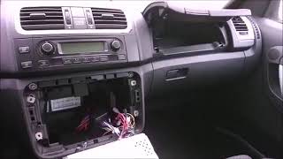 Installation video of ISUDAR car radio in Skoda [upl. by Thedrick]