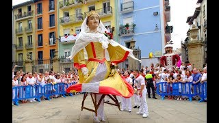 Gigantes de Pamplona Iruñeko Erraldoiak En la procesión de San Fermín 7 de julio 2017 [upl. by Rosina]