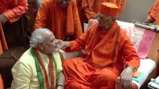 Shri Modi meets Swami Atmasthanandji Maharaj President of Ramkrishna Mission at Belur Math [upl. by Leveroni699]