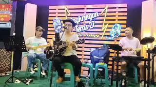 CITRA SCHOLASTIKA  PASTI BISA COVER LIVE ngamen Angkringan teras 27 [upl. by Gertie]