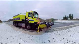 Vidéo 360  embarquez avec un homme en jaune en période hivernale [upl. by Westland]