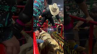 Jaripeo extremo jinete chile de colima vs don cheto 🐂 [upl. by Bergwall]