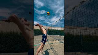 PALLEGGIO DA PALLAVOLO o PALLEGGIO DA BEACHVOLLEY 🤷🏻‍♂️😏 volleyball beachvolley tutorial [upl. by Etnemelc936]