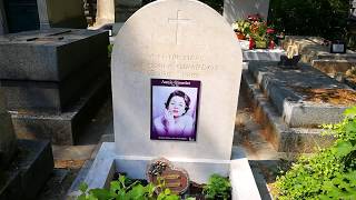 TOMBE D ANNIE GIRARDOT AU CIMETIERE DU PERE LACHAISE [upl. by Assisi]