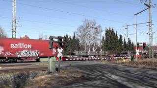 Bahnübergang quotBrinkstraßequot GroßGleidingen  seltene Lichtzeichen von Siemens  alte Schranke [upl. by Lleral]