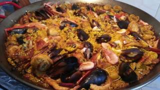 Paella Mixta de Pollo  Paella y Arroces [upl. by Hescock975]