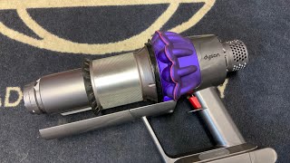 Dyson Staubsauger V 10 SV 12 Akkustaubsauger Reparaturanleitung Schalter wechseln und Reinigung [upl. by Ojeillib]