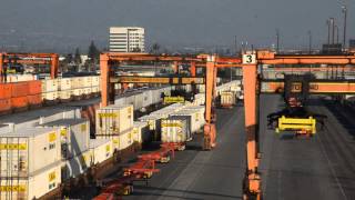 Unloading BNSF Intermodal Train [upl. by Enilamme]