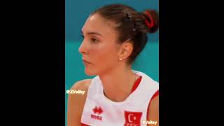 Naz Aydemir Akyolun Kendisine Sataşan Rahimovaya Verdiği Ders fileninsultanları voleybol fypシ [upl. by Nedearb347]