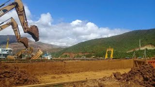 EXCAVATOR AND DUMPTRUCK WORKING IN SURIGAO MINING [upl. by Nilek]