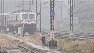 22178 Mahanagari ExpressCsmt Mumbai to Varanasi arriving at kalyan [upl. by Willi]