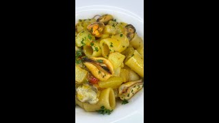 Pasta patate cozze e zafferano PER GOLOSI 😏 [upl. by Eilojne711]