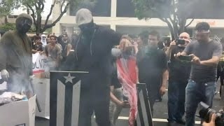 Cinco detenidos y disturbios durante paro general en PRico contra los recortes [upl. by Yereffej]