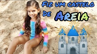 Isa mostra como fazer um castelo de areia com muita diversão [upl. by Sundin]