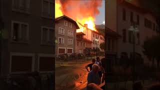 LA PLACE DU VILLAGETERRIBLE INCENDIE au centre ville de Faverges [upl. by Dygert]