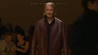 Mads Mikkelsen SS25 – Desfile ZEGNA [upl. by Netaf]