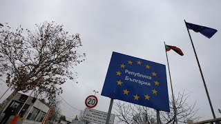 Schengen  la Roumanie et la Bulgarie vont bénéficier partiellement de la libre circulation [upl. by Bambie]