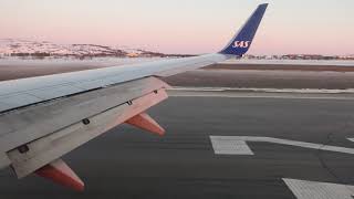 Landing at Kirkenes in a Scandinavian B737 [upl. by Collete610]