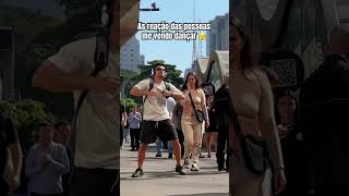 Dançando de fone em São Paulo  dança fone rua [upl. by Aiht]