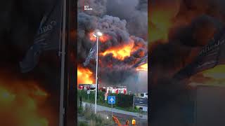 🚨 Grote brand op industrieterrein in De Meern Houd ramen en deuren gesloten  RTV Utrecht [upl. by Tiphanie]