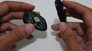 DIY how to replacea Renault clio key battery [upl. by Leamaj]