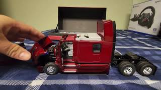 Peterbilt 579 Ultra Loft Next Gen 132 Diecast Masters [upl. by Gilus]