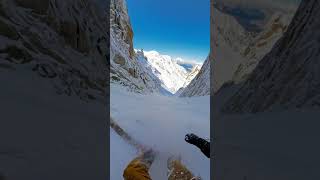 Skiing the passerelle couloir from the aiguille du midi insta360 insta360x4 [upl. by Ysied]