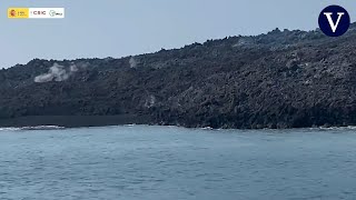 Captan la formación de playas en la fajana formada por la lava del volcán de La Palma [upl. by Avigdor841]