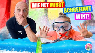 WIE HET MINST SCHREEUWT IN HET WATERPARK WINT Glijbaan Challenge ♥DeZoeteZusjes♥ [upl. by Roanne276]