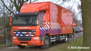 Hulpdiensten rukken massaal uit voor een zeer grote brand in stal met 20000 varkens in Moergestel [upl. by Petuu643]