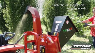 Häcksler Holz bis 100 mm Stämme 🌳🍃 Häcksler Zapfwelle Kleintraktor 🚜 Schredder Zapfwelle im Einsatz🍂 [upl. by Brandenburg]