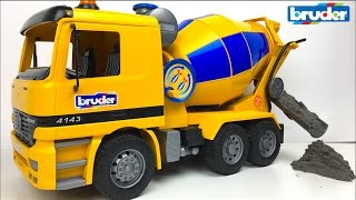 JUGUETE CAMION MEZCLADORA DE CEMENTO  BRUDER MERCEDES ACTROS MULTIFUNCTIONAL TOY CEMENT MIXER [upl. by Xenia]