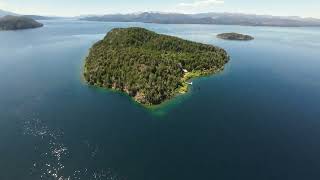 Sobrevuelo sobre la isla Huemul y su fallido Proyecto Huemul [upl. by Anurb]