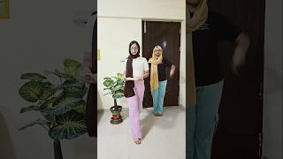 Ayraliza ne Kokilaben ke pohe bnaye🤣twinayraaliza👩🏻‍❤️‍👩🏻 comedy🥰 funny😋 kokilaben danceviral [upl. by Gagne186]