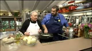 David De Jorge y Charo Zapiain preparan una tortilla de bacalao [upl. by Craner583]