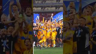 Gignac y Nahuel levantan su quinto título con Tigres  Celebración de los jugadores [upl. by Clothilde]