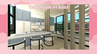 bloxburg town series p5 townhouse 1 speedbuild c h l o q u e t t e bloxburgtown bloxburgbuild [upl. by Godspeed]