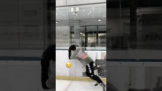 DAS PASSIERT wenn EISLÄUFER DAS EIS BETRETEN😨 challenge eislaufen eishockey [upl. by Kennie]