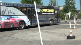 Parkowanie prostopadłe tyłem autobusem  Szkoła Nauki Jazdy KURSANT  we Wrocławiu [upl. by Naraj]