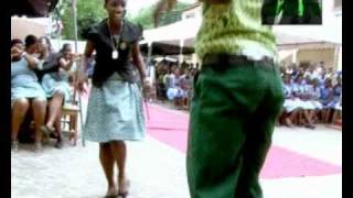 AZONTO DANCE IN SENIOR HIGH SCHOOLS SONG BY SARKODIE  U GO KILL ME Oflv [upl. by Annaitsirhc689]