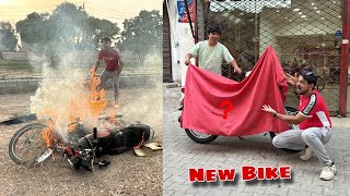 Mamu Ki Old Bike Ko Agg Laga Di 😰 New Bike Gift Kr Di 🎁 [upl. by Abbey]