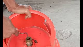 How to remove depressurise air from a gas cylinder [upl. by Nwahsud741]